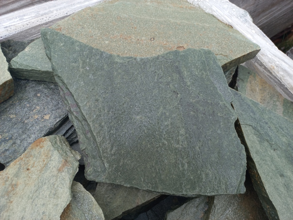 Плитняк златолит зелёный для мощения на землю купить в Лобне