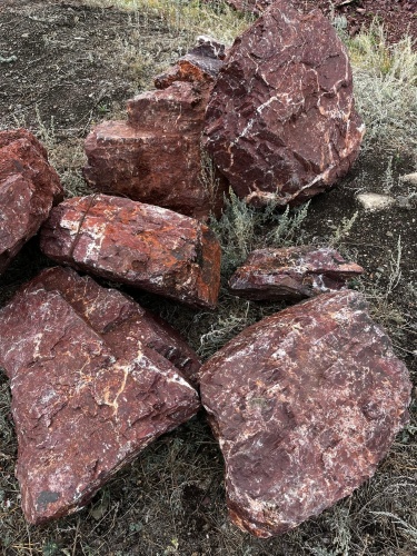 Ландшафтные глыбы красно-фиолетовые 200-1000 килограмм купить в Лобне
