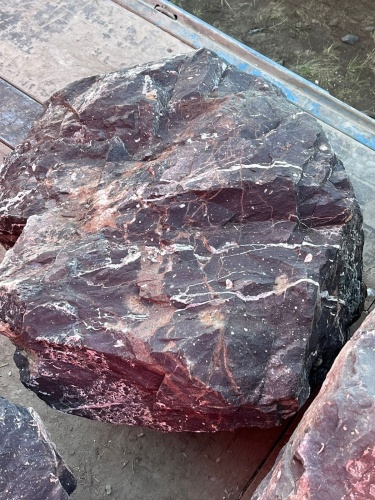 Камни для ландшафтного дизайна красно-фиолетовые 10-60 килограмм купить в Лобне