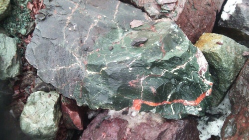 Гигантские зелёные валуны для ландшафтного дизайна весом более 5 тонн купить в Лобне