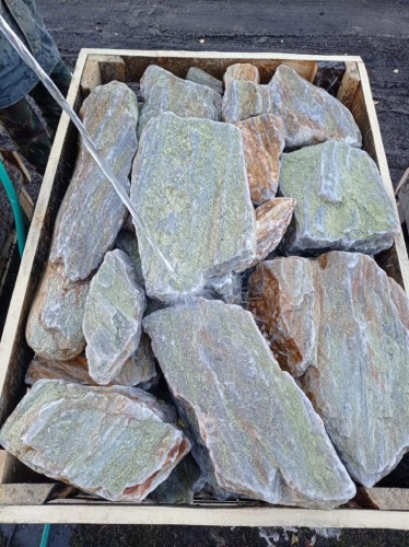 Златолит жёлтый, жёлто-зелёный глыбки и валуны для ланшафтного дизайна купить в Лобне