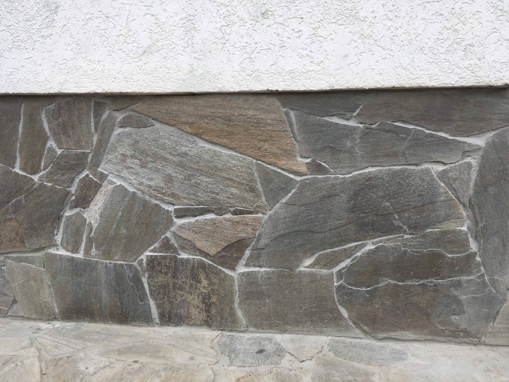 Плитняк златолит Уральский для цоколя, отмостки купить в Лобне