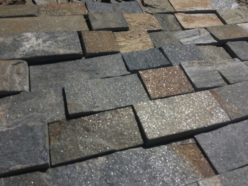 Плитка пилёная златолит Уральский для цоколя, отмостки купить в Лобне