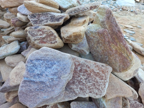 Златолит жёлтый, жёлто-зелёный глыбки и валуны для ланшафтного дизайна купить в Лобне