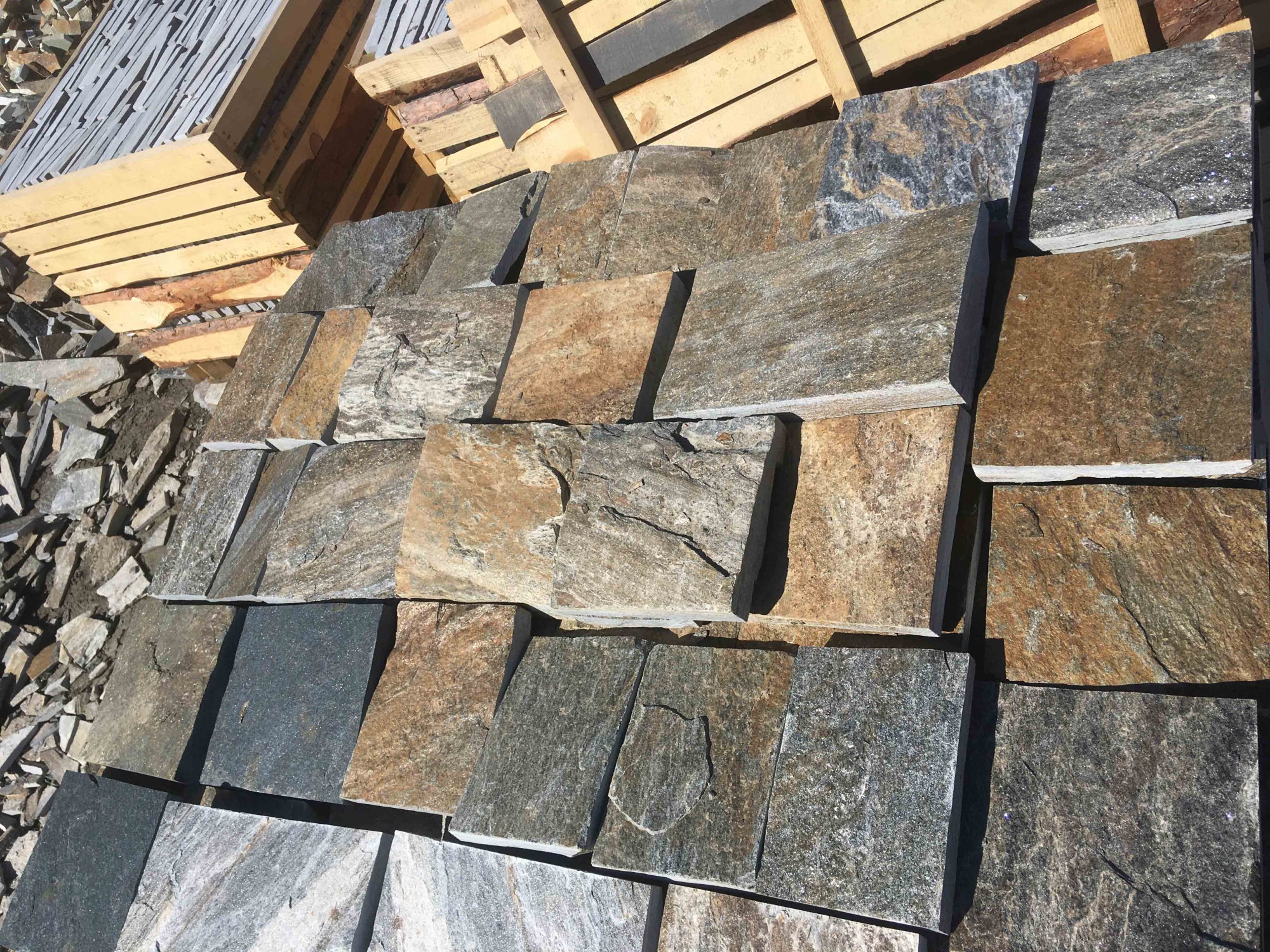 Плитка пилёная златолит Уральский для фасада купить в Лобне