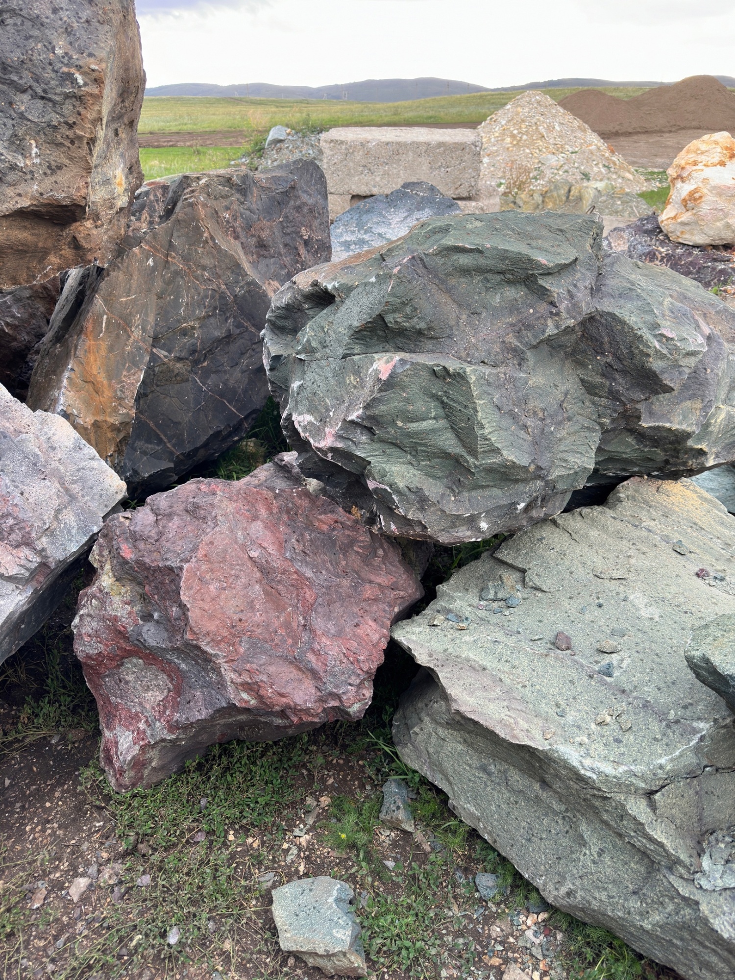 Камни для ландшафтного дизайна зелёные 10-60 килограмм купить в Лобне