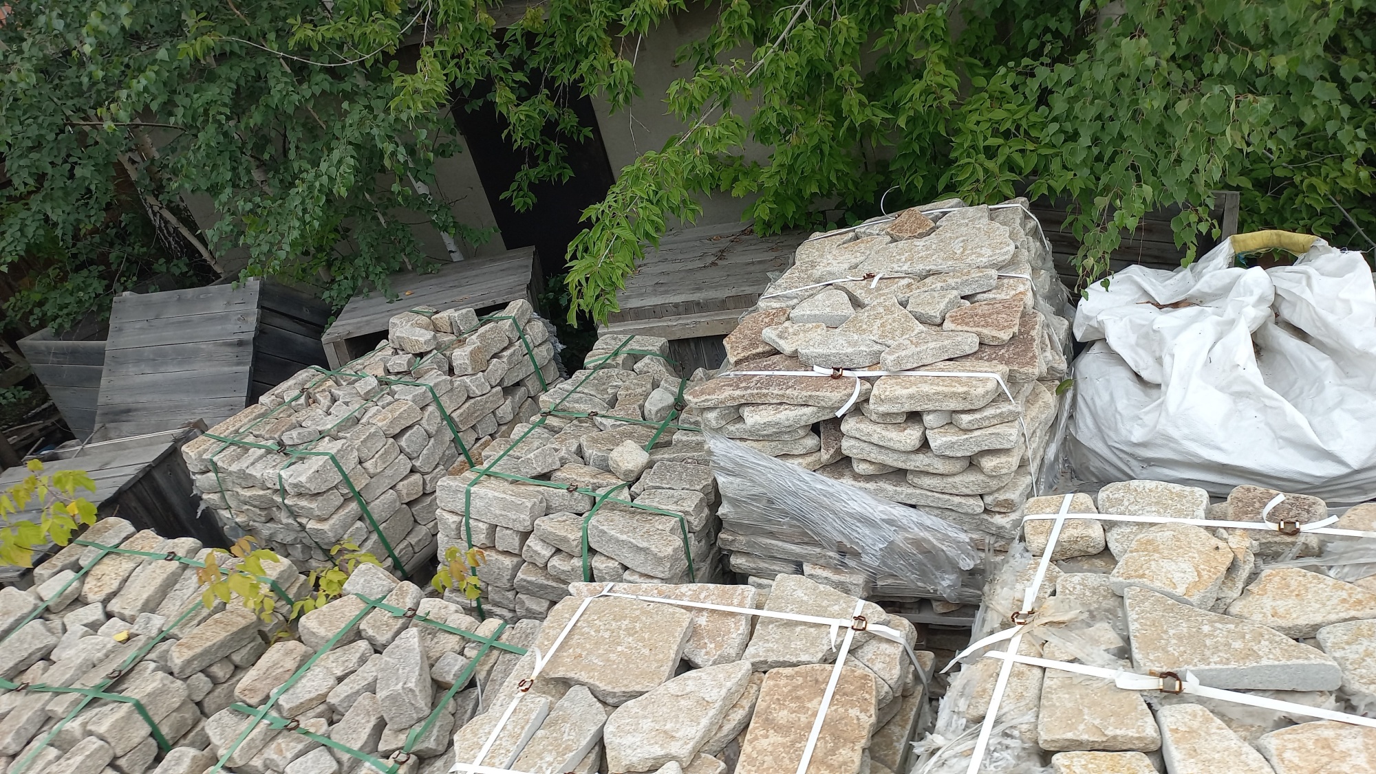 Плитняк гранитный галтованный купить в Лобне