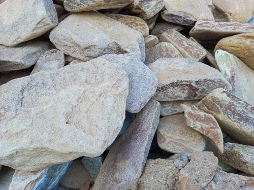 Златолит жёлтый, жёлто-зелёный глыбки и валуны для ланшафтного дизайна купить в Лобне