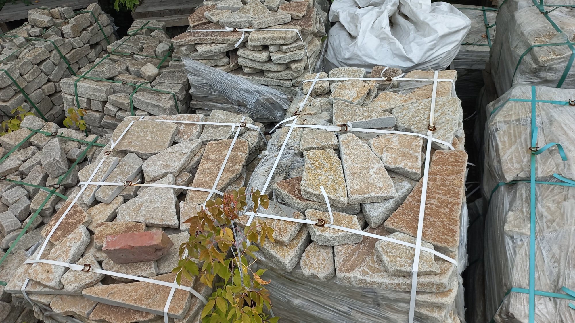 Плитняк гранитный галтованный купить в Лобне