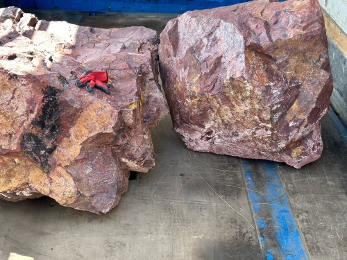 Ландшафтные глыбы красно-фиолетовые 200-1000 килограмм купить в Лобне