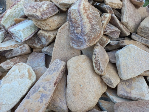 Златолит жёлтый, жёлто-зелёный глыбки и валуны для ланшафтного дизайна купить в Лобне