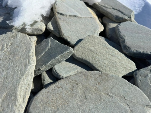 Плитняк златолит зелёный галтованный для цоколя купить в Лобне