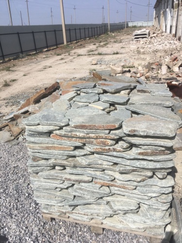 Златолит серебристый галтованный для лестниц купить в Лобне