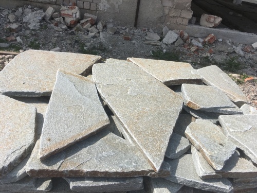 Златолит серебристый галтованный для лестниц купить в Лобне